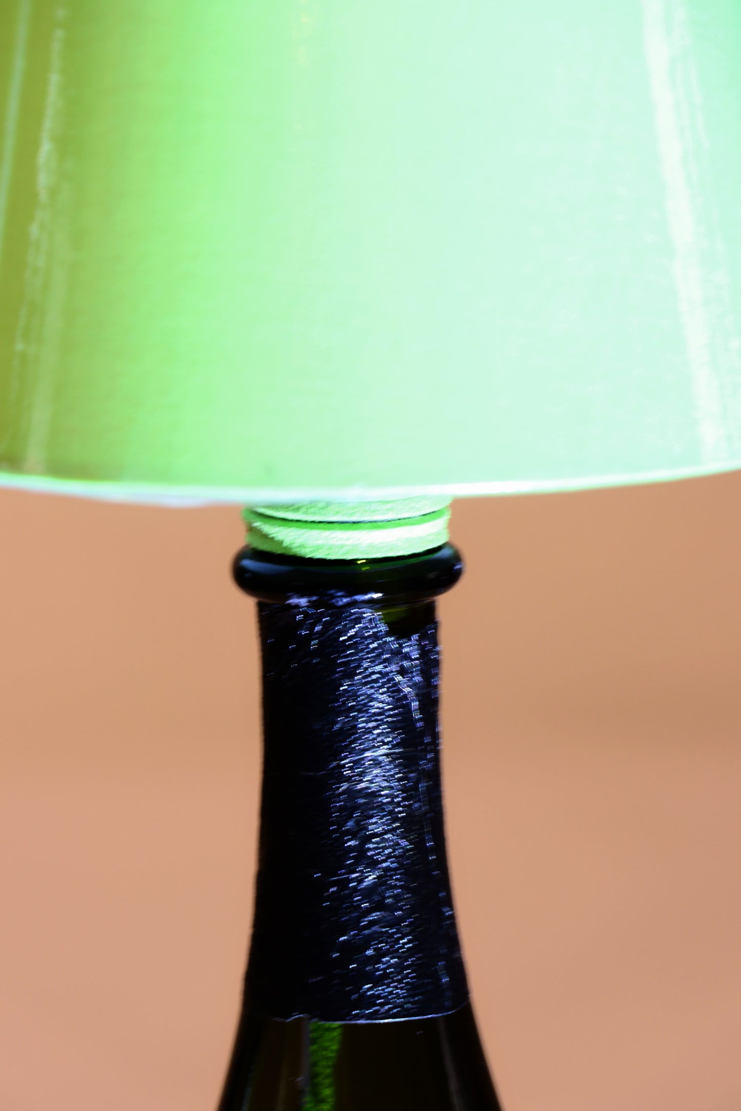 Lampada champagne "Luminor" con paralume verde