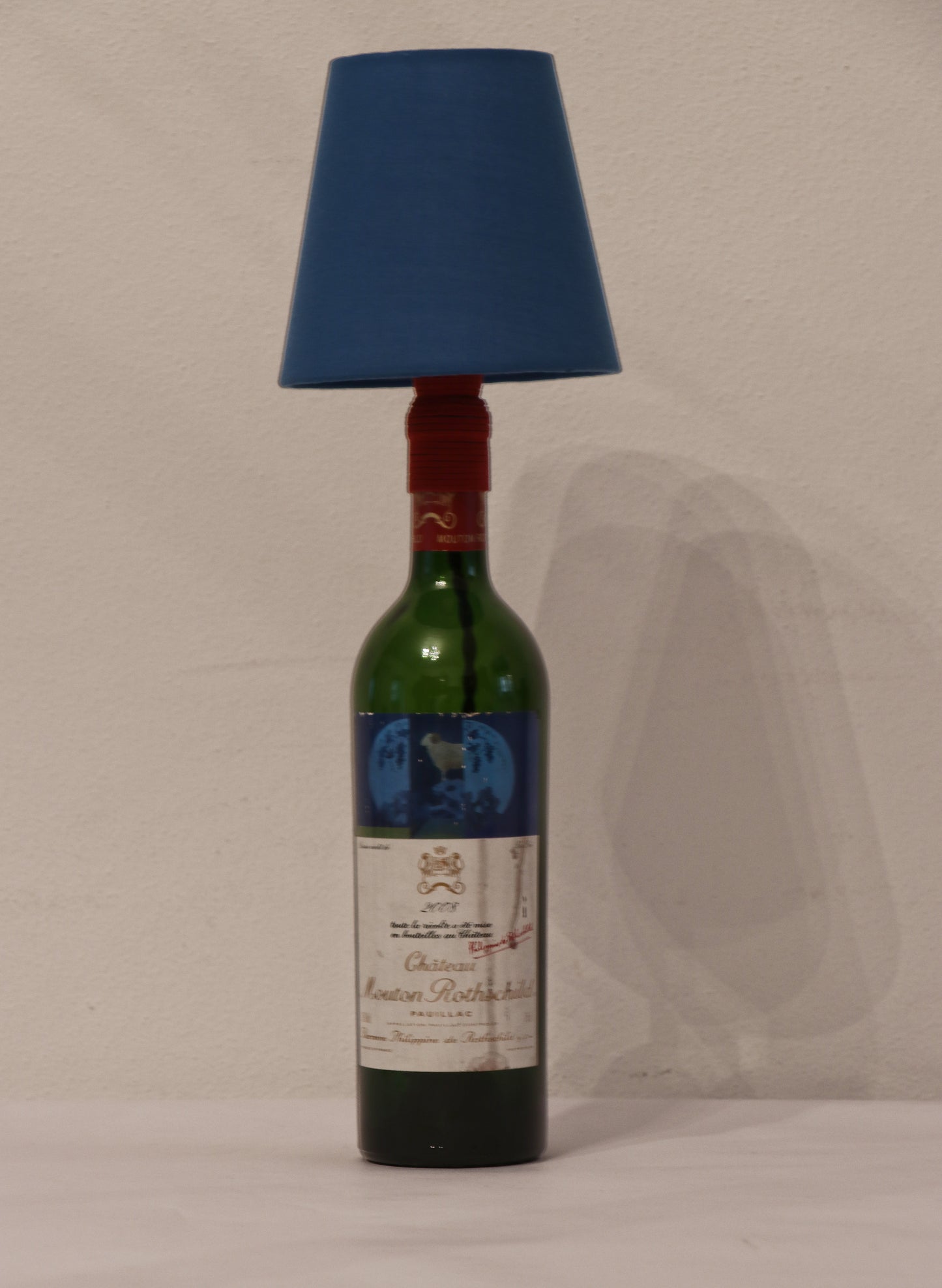 Lampada Château Mouton con paralume blu