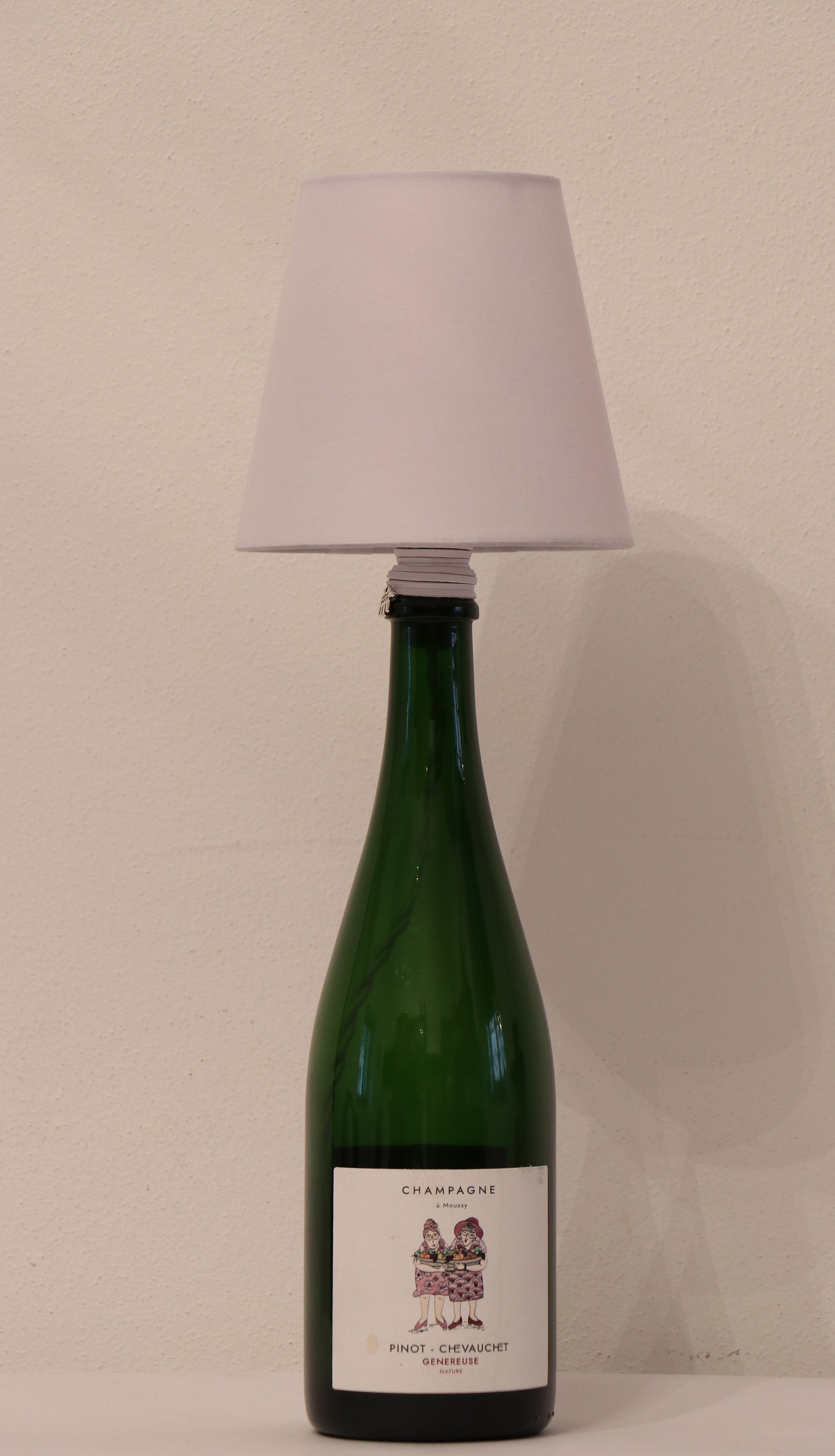 Lampada Champagne con paralume bianco