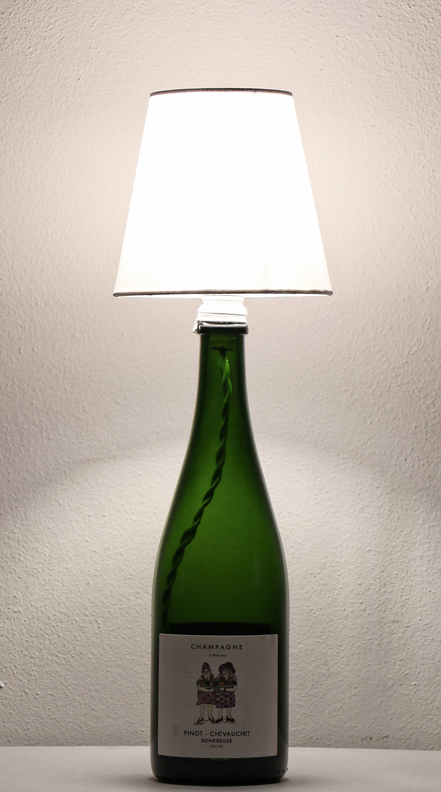 Lampada Champagne con paralume bianco