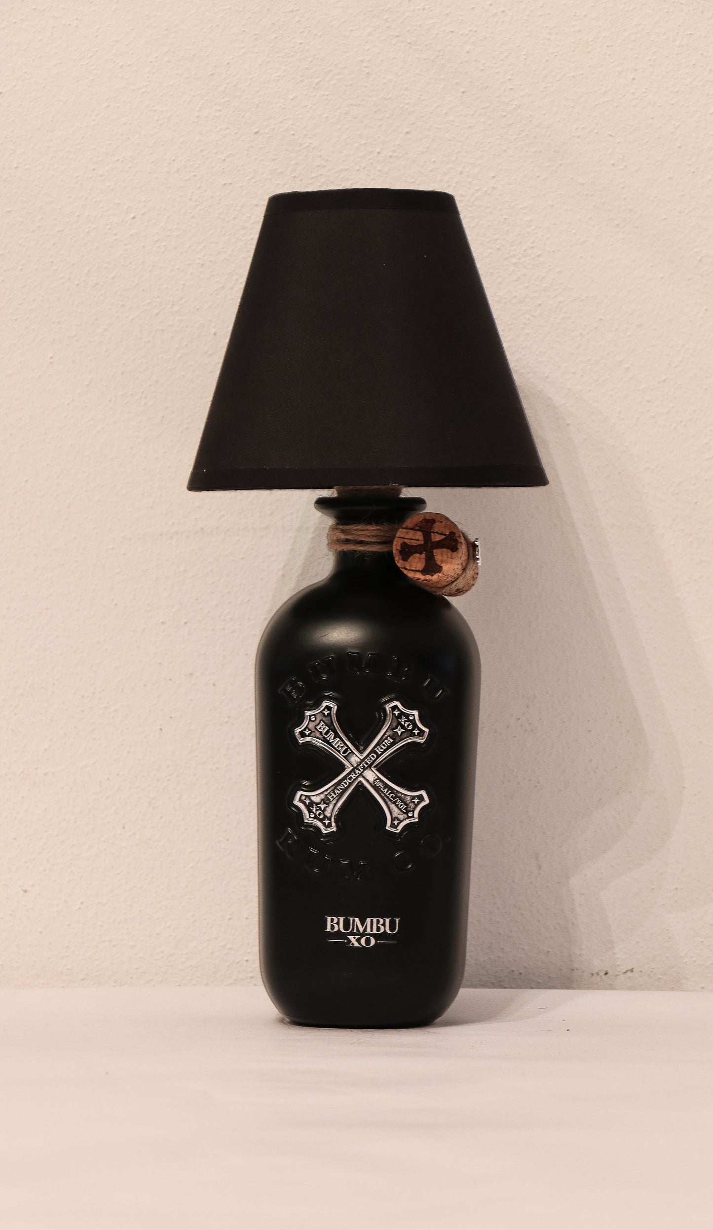 Lampada rum con paralume nero