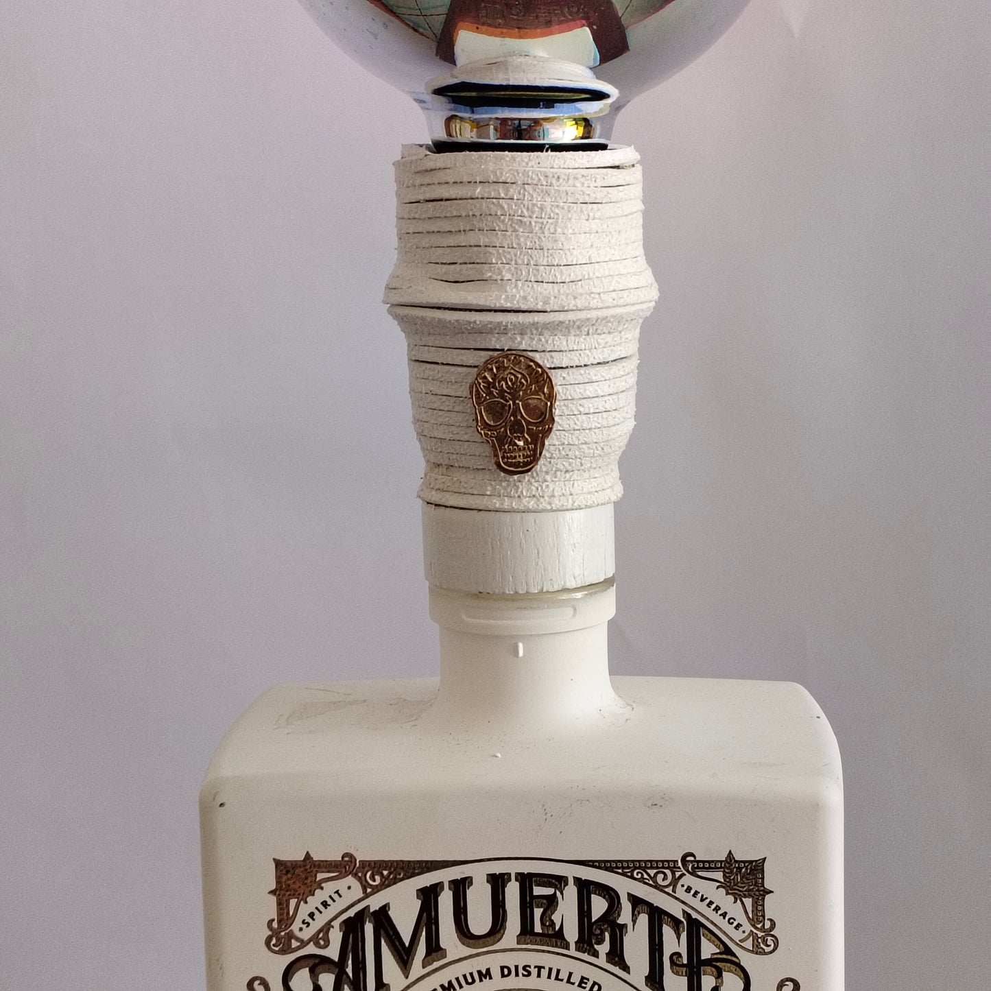 LA Muerte BlancA Lamp