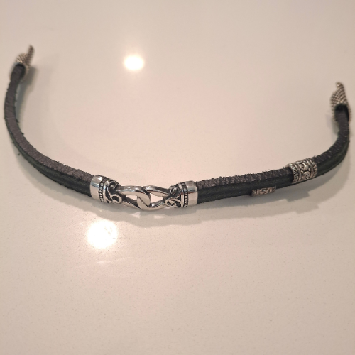 Viching Bracelet suede double strand with Celtic knot centerpiece