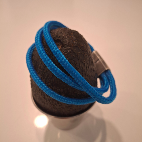 Minimalist vegan bracelet in electric blue paracord