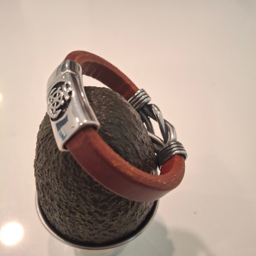 Handcrafted men’s bracelet Captain in leather and iron