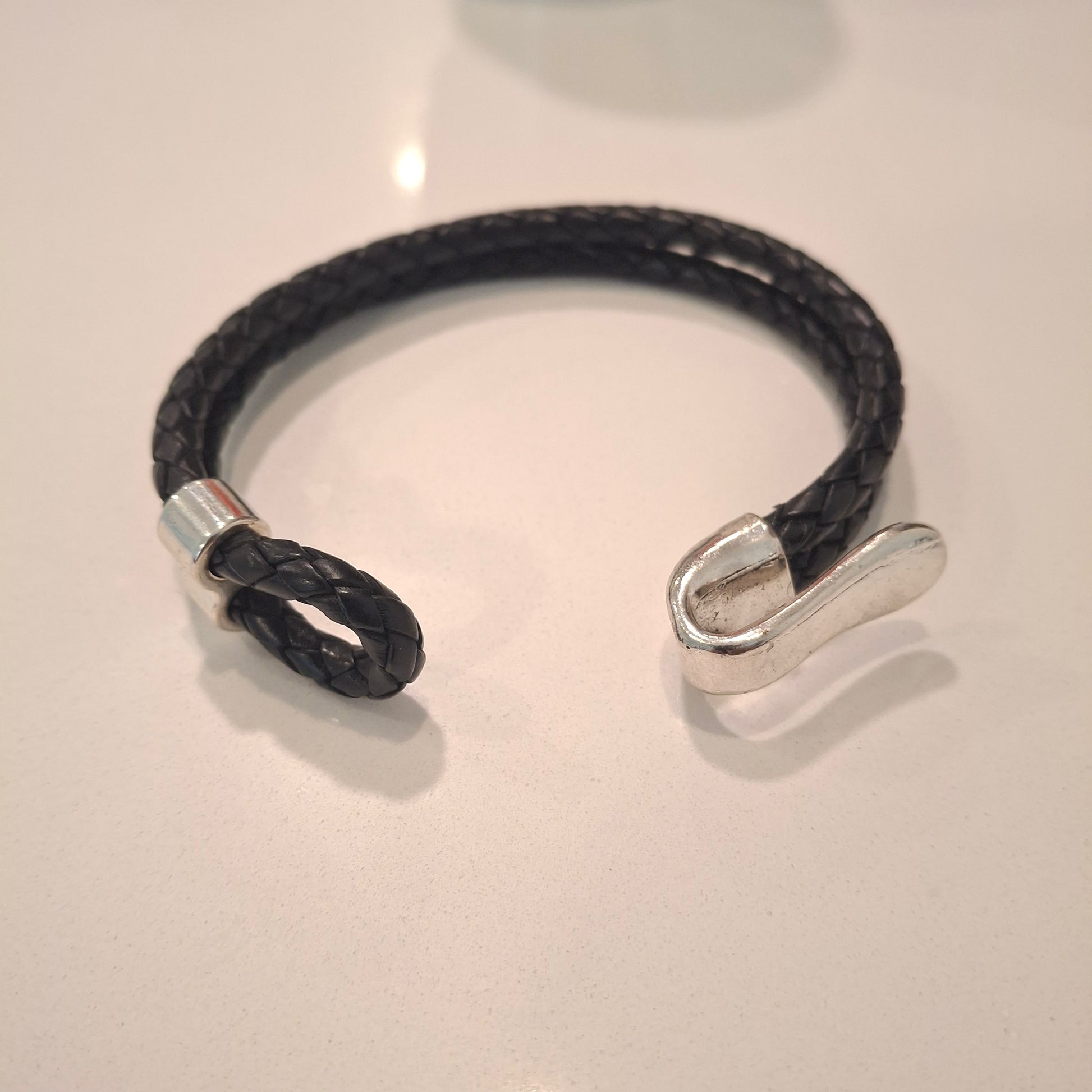 Unisex sailor bracelet in braided leather and chrome loop