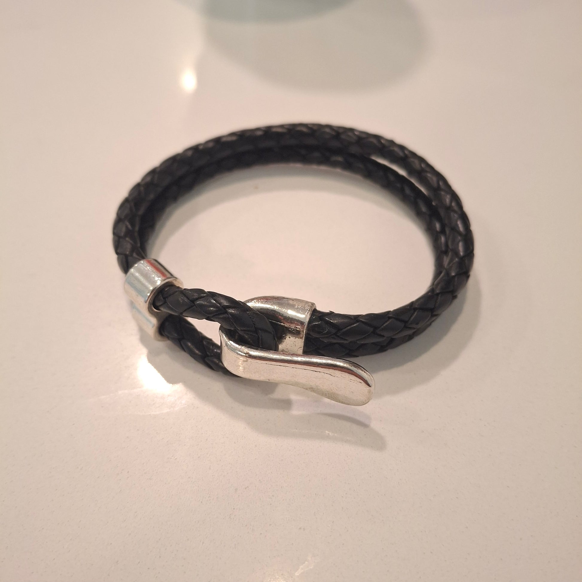 Fashion black leather bracelet with chrome plated closure