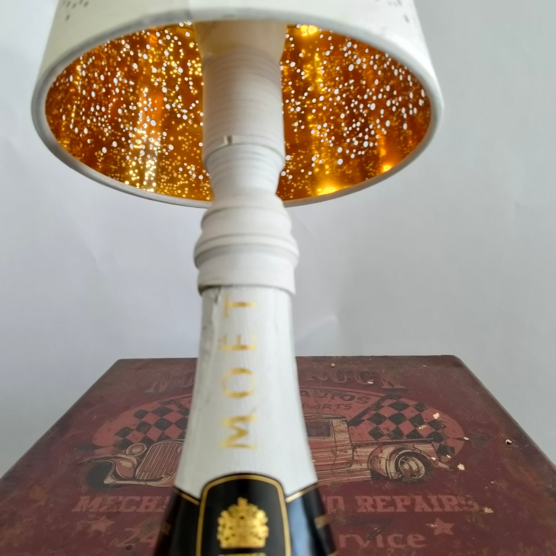 Detail of golden light reflections inside Cable-Lamp Notorious lampshade
