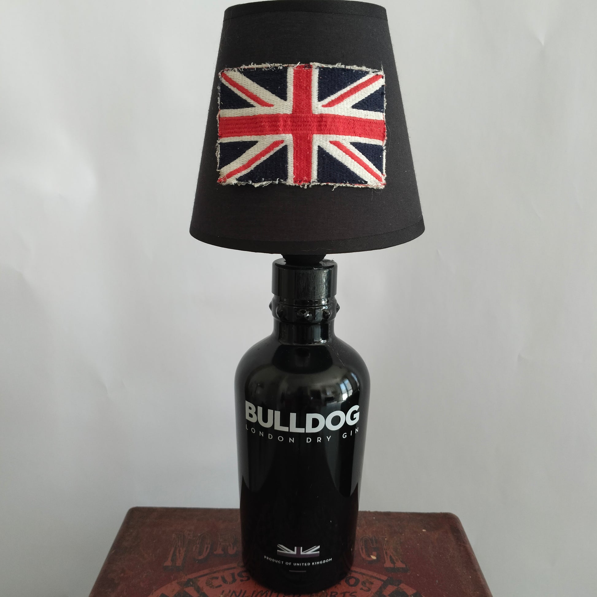 Cable Lamp Rascal – full view, black Bulldog Gin bottle with Union Jack lampshade