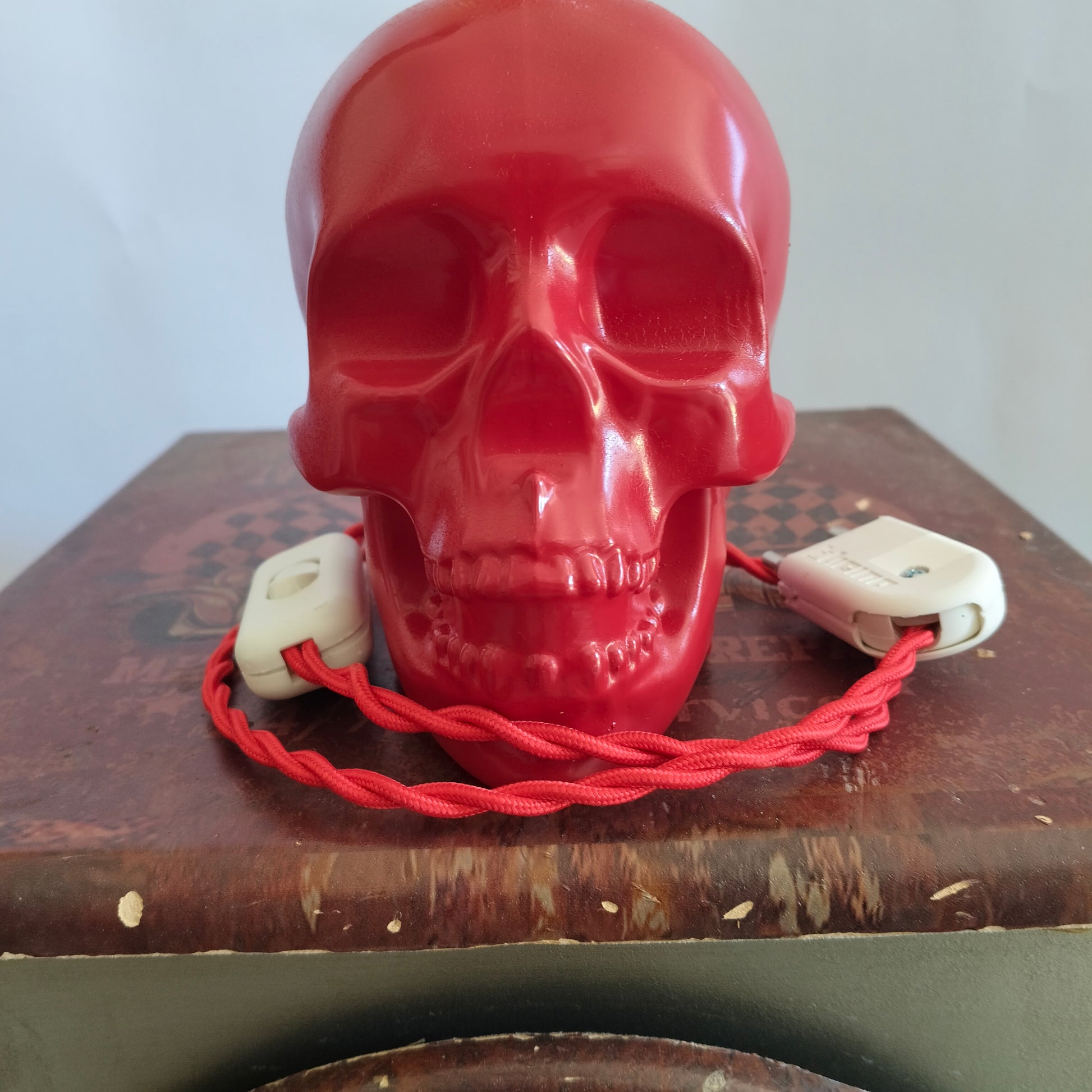 Gothic design red skull lamp with glowing love bulb