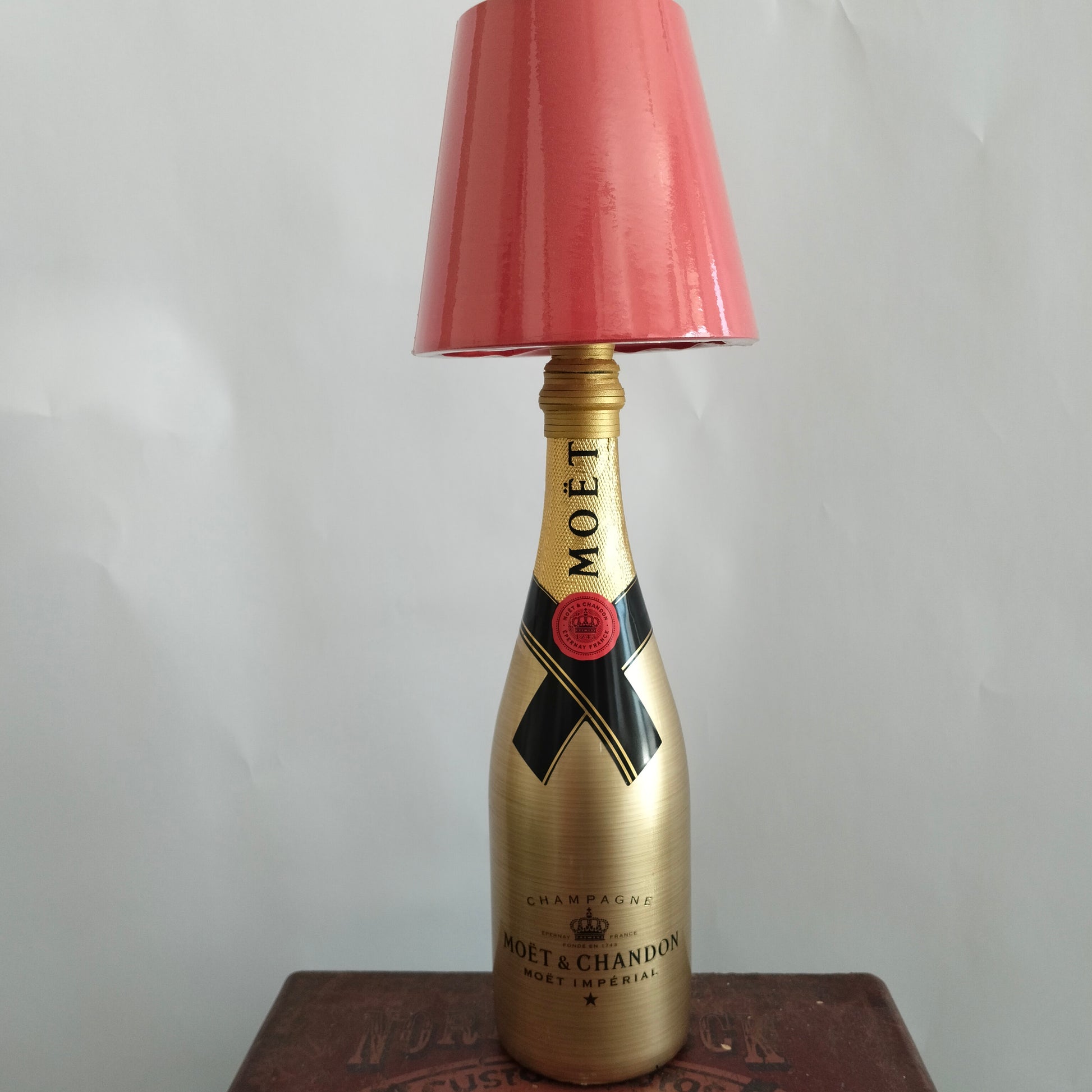 Moët & Chandon Gold Sleeve table lamp with red lampshade