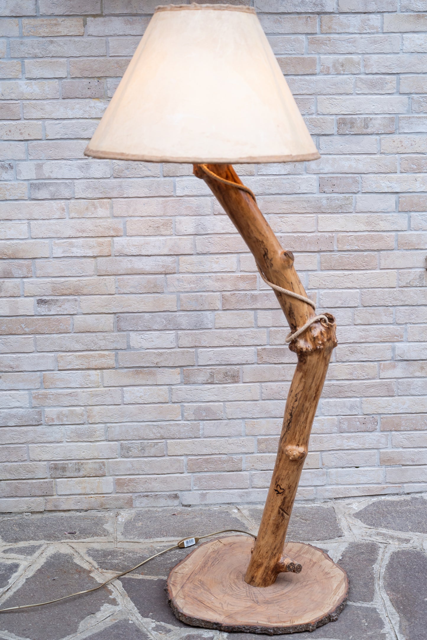 TRONCO A TERRA - CONSCIOUS LAMP